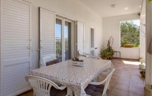 Fotografie z fotogalerie ubytování 3 Bedroom Nice Apartment In Barbat-Rab v destinaci Barbat na Rabu