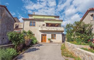 Budova, kde se apartmán nachází + 36 fotografií