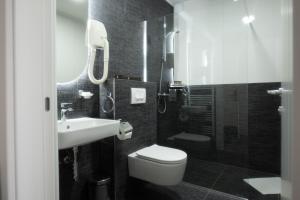 Kopalnica v nastanitvi Hotel Mio City