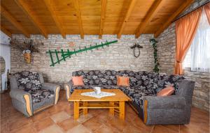 Posezení v ubytování Holiday Home Golubovo With Fireplace I
