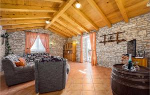 Posezení v ubytování Holiday Home Golubovo With Fireplace I