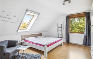Katil atau katil-katil dalam bilik di Lovely Apartment In Wendisch Evern +16 gambar