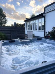 a hot tub in the backyard of a house at Huset som har allt! in Immeln