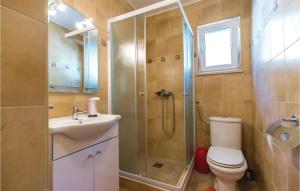 Kúpeľňa v ubytovaní Two-Bedroom Holiday Home In Stasevica