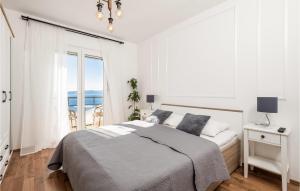 Posteľ alebo postele v izbe v ubytovaní Stunning Apartment In Sveti Juraj