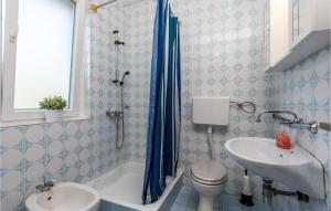 Kúpeľňa v ubytovaní Stunning Apartment In Sveti Juraj
