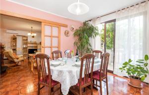 Posezení v ubytování Nice Apartment In Mali Losinj With Wifi