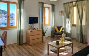 Televízia a/alebo spoločenská miestnosť v ubytovaní Nice Apartment In Mali Losinj With Wifi