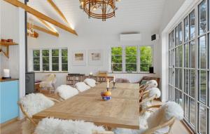 Χώρος καθιστικού στο Awesome Home In Vejby With Kitchen