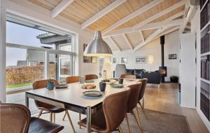 a dining room with a table and chairs at Gorgeous Home In Haderslev With Wifi in Haderslev