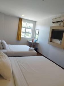 Postel nebo postele na pokoji v ubytování Santai Morib Hotel