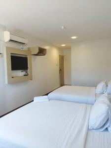 Postel nebo postele na pokoji v ubytování Santai Morib Hotel