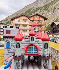 Nespecifikovaný výhled na hory nebo výhled na hory při pohledu z hotelu
