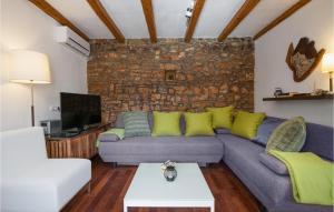 Posedenie v ubytovaní Lovely Home In Barban With Wifi