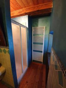 a bathroom with blue and green walls and a window at La Baita di Guenda in Varzo