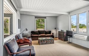 Posezení v ubytování Cozy Home In Sjællands Odde
