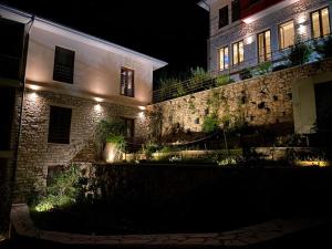 Vonkajšia záhrada v ubytovaní Arktos Hotel