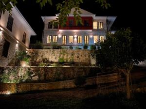 Vonkajšia záhrada v ubytovaní Arktos Hotel