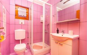 Koupelna v ubytování Holiday Home Prizba Bb