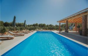 Swimmingpoolen hos eller tæt på Villa Ema Nika