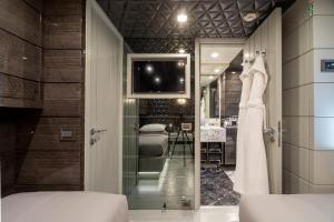 Koupelna v ubytování c-hotels Edesia + 41 fotografií