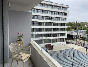 a balcony of a building with a suitcase on the floor at Departamento amoblado, centrico in Temuco