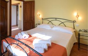 a bedroom with a large bed with towels on it at Awesome Apartment In Collazzone in Collazzone