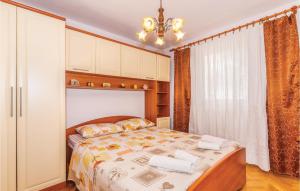 Postel nebo postele na pokoji v ubytování Beautiful Apartment In Polje With Wifi