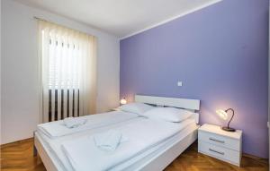 Postel nebo postele na pokoji v ubytování 2 Bedroom Beautiful Apartment In Lovran