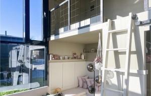 Η κουζίνα ή μικρή κουζίνα στο Pet Friendly Home In Oppaker With Wifi