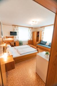 Postel nebo postele na pokoji v ubytování Gasthaus Bauer