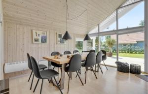Χώρος καθιστικού στο Holiday Home Kaninstien Iii