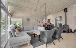 Χώρος καθιστικού στο Holiday Home Kaninstien Iii