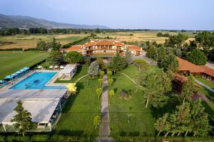 Bazén v ubytovaní Le Chalet alebo v jeho blízkosti