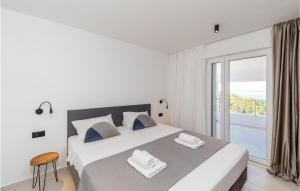 Posteľ alebo postele v izbe v ubytovaní Cozy Home In Blato With House Sea View