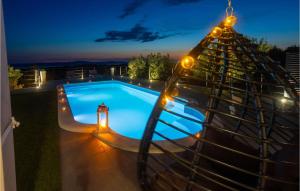 Bazén v ubytování Awesome Home In Sutivan nebo v jeho okolí + 28 fotografií