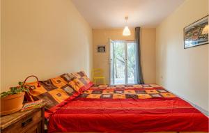 Posteľ alebo postele v izbe v ubytovaní Awesome Apartment In Novalja
