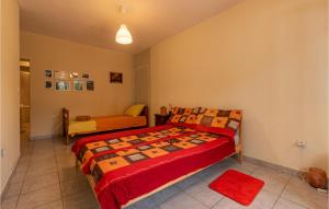 Posteľ alebo postele v izbe v ubytovaní Awesome Apartment In Novalja