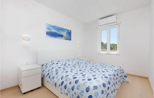 Postel nebo postele na pokoji v ubytování Pet Friendly Home In Punat With Kitchen