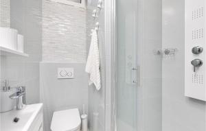 Koupelna v ubytování Pet Friendly Home In Punat With Kitchen