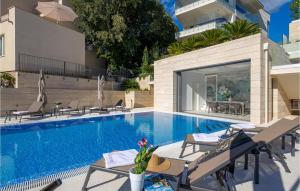Πισίνα στο ή κοντά στο 3 Bedroom Beach Front Apartment In Krk