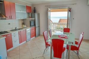 Kuchyň nebo kuchyňský kout v ubytování Apartments Vukic