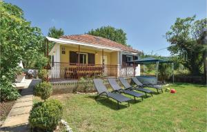 Zahrada ubytování Two-Bedroom Holiday Home In Blato Na Cetini