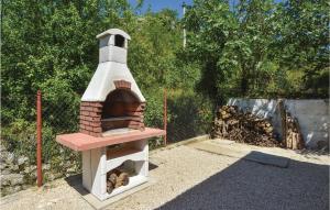 Fotografie z fotogalerie ubytování Two-Bedroom Holiday Home In Blato Na Cetini v destinaci Blato na Cetini