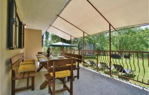Balkón nebo terasa v ubytování Two-Bedroom Holiday Home In Blato Na Cetini