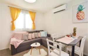 Posezení v ubytování Two-Bedroom Holiday Home In Blato Na Cetini