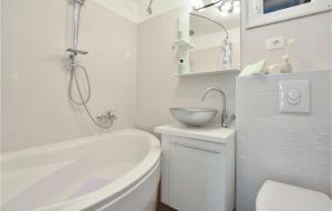 Koupelna v ubytování Two-Bedroom Holiday Home In Blato Na Cetini