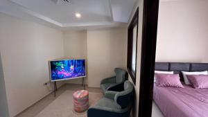 TV a/nebo společenská místnost v ubytování Full sea view Studio high floor