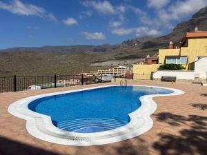 a large swimming pool sitting on top of a patio at Attico 41 Casablanca2 Maria in Adeje