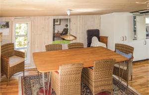 Posezení v ubytování Three-Bedroom Holiday Home In Saby